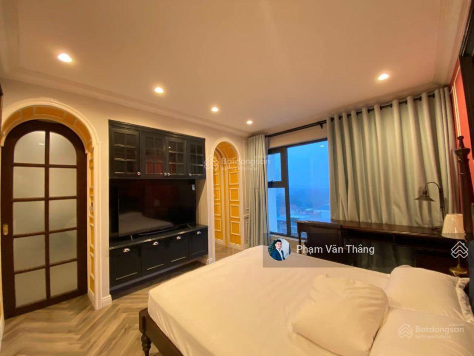 Modern 2-Bed Apartment in Sunshine Riverside