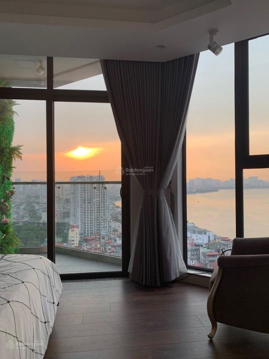 Modern 1BR Apartment with West Lake View
