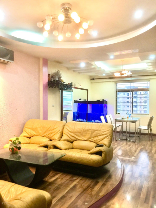 Spacious 3-Bedroom Apartment with Modern Bathroom