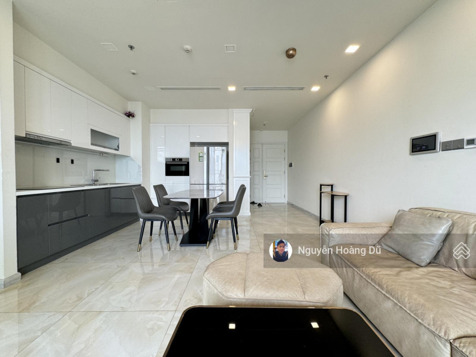 Modern 2-Bed Apartment with River View