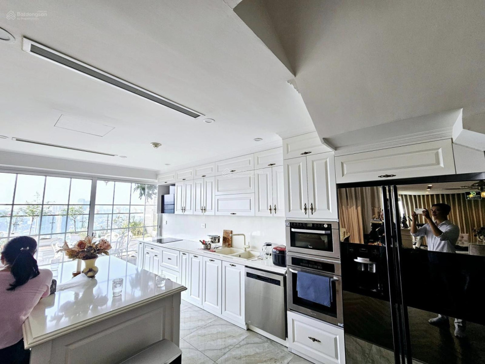 Luxurious 145m² Apartment with Designer Interior