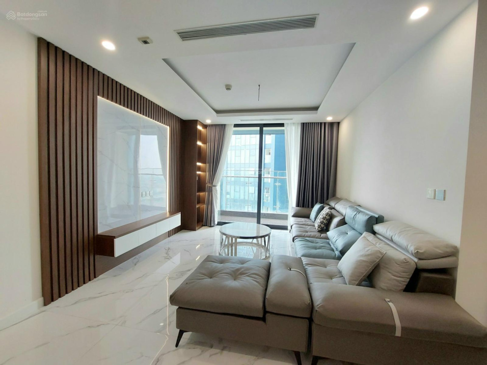Spacious 3-Bedroom Apartment with Golf Course View
