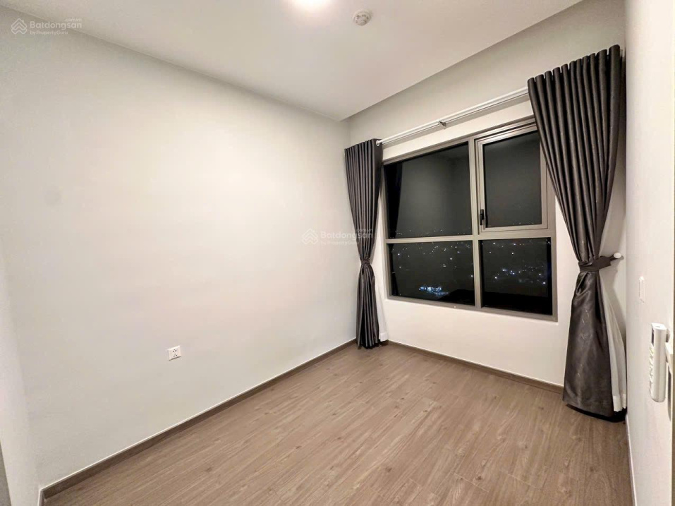 Modern 2-Bedroom Apartment with Pool View