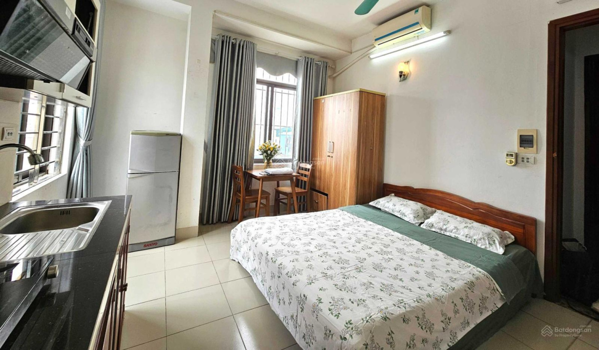 Furnished Studio with Window in My Dinh