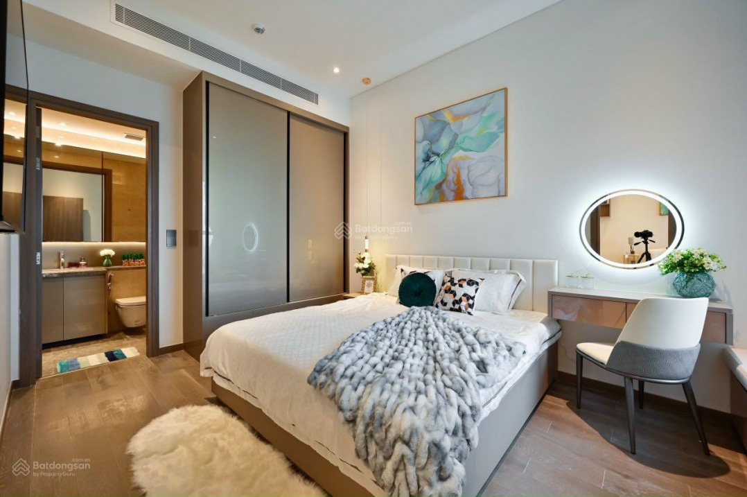 Modern 3-Bedroom Luxury Apartment with Designer Interior