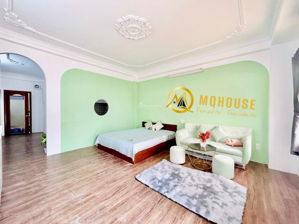 Modern Studio Near Universities with Balcony