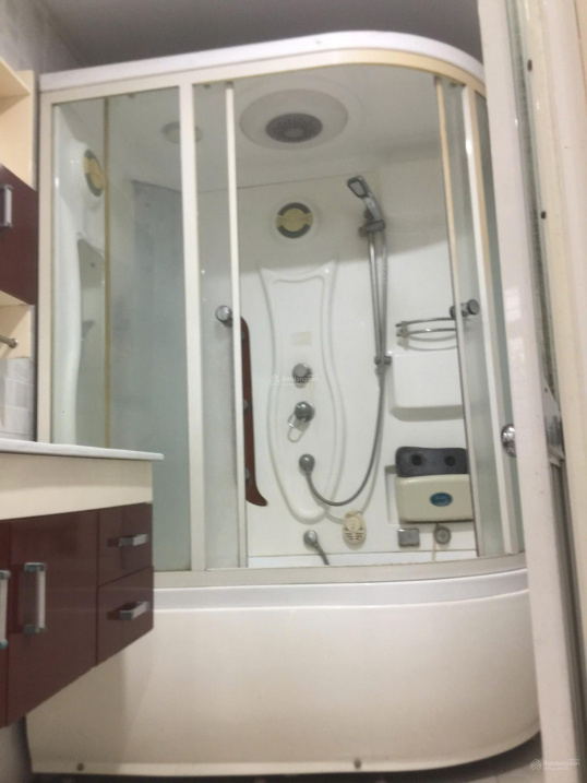 Spacious 3-Bedroom Apartment with Modern Bathroom