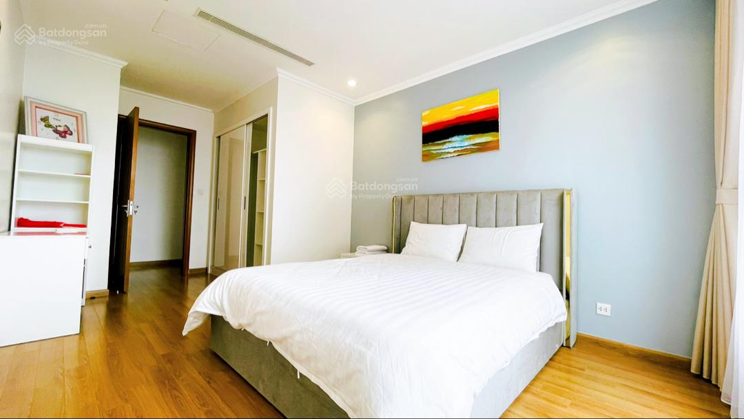 Spacious 3-Bedroom Corner Apartment in Vinhomes