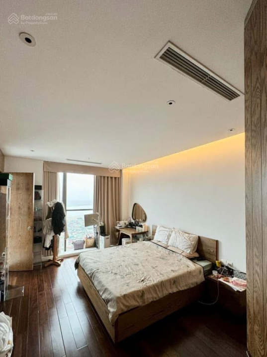 Spacious 3-Bedroom Corner Apartment with Modern Design
