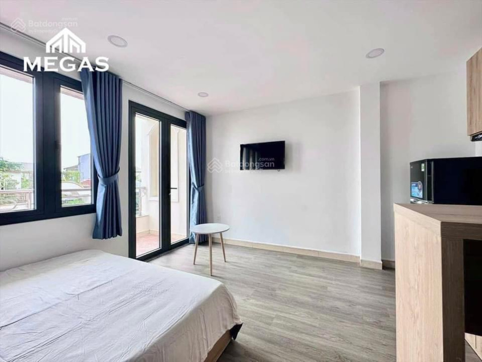Studio Apartment with Balcony in Q10, Truong Son Street