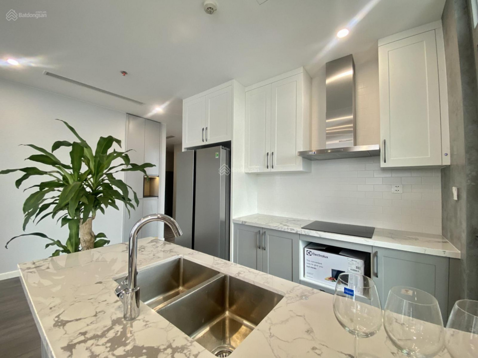 Modern 3-Bedroom Apartment with City Views