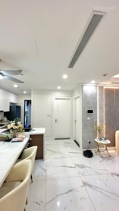 Modern 2-3 Bedroom Apartment with Full Amenities