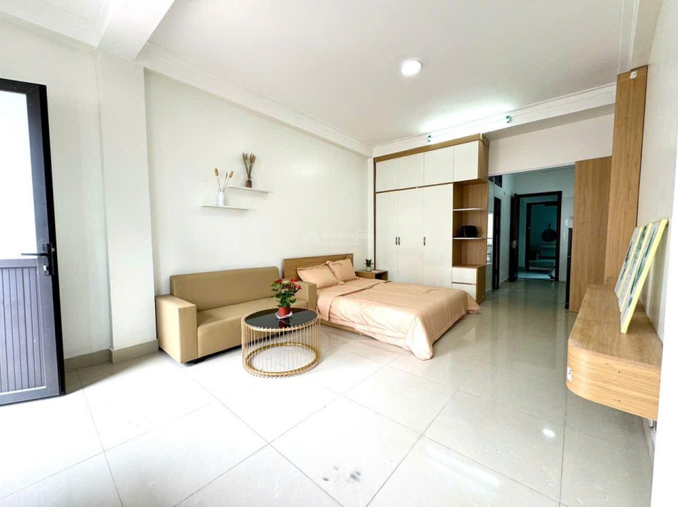Modern 37m² Studio with Balcony in Phu Nhuan