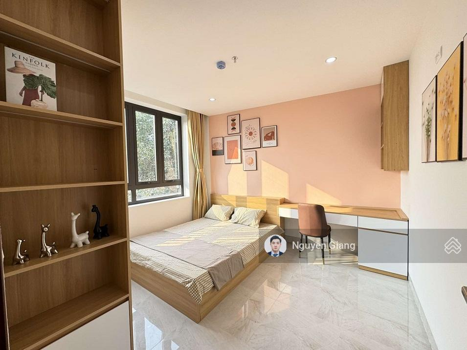 Furnished 2-Bed Apartment with Lake View