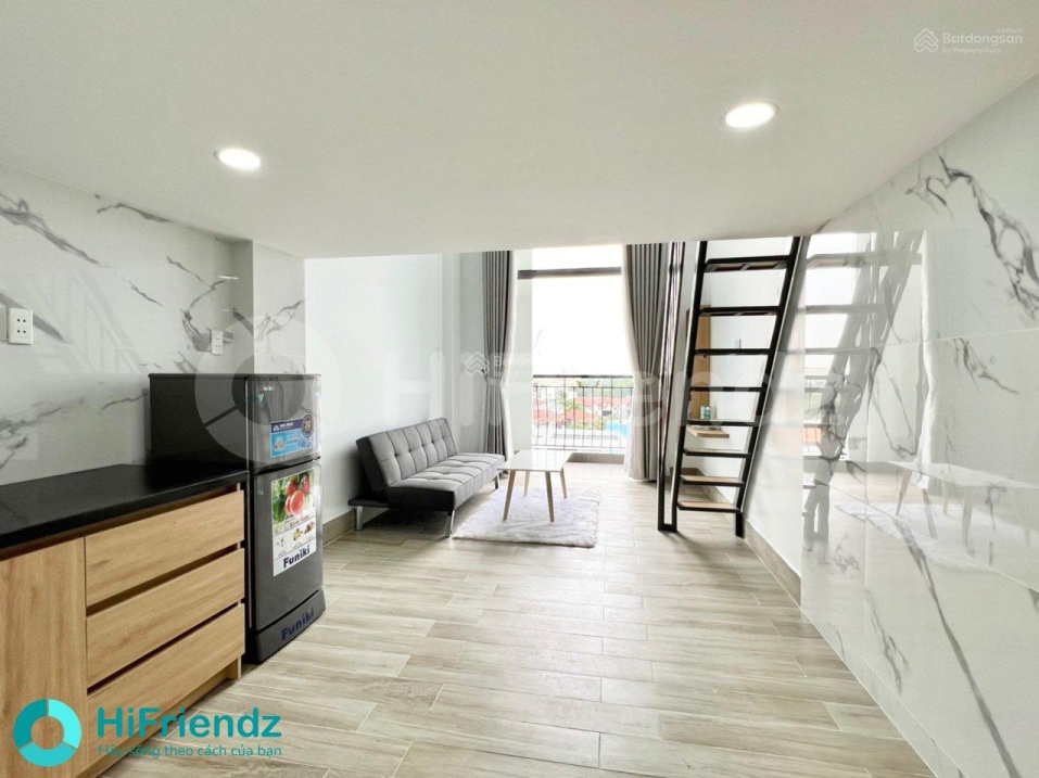 Modern Loft Studio with Balcony Near Mall