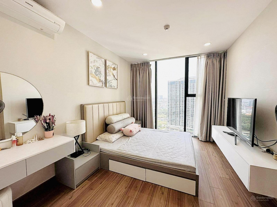 Modern 2-Bed Apartment with City Views