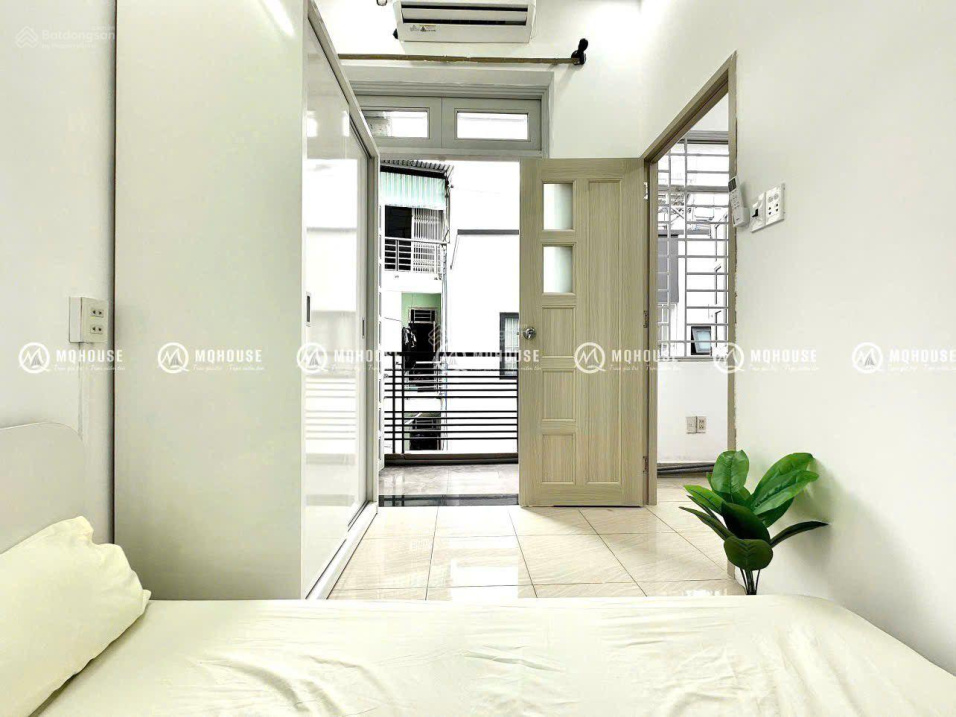 Modern Studio Apartment with Washing Machine and Balcony
