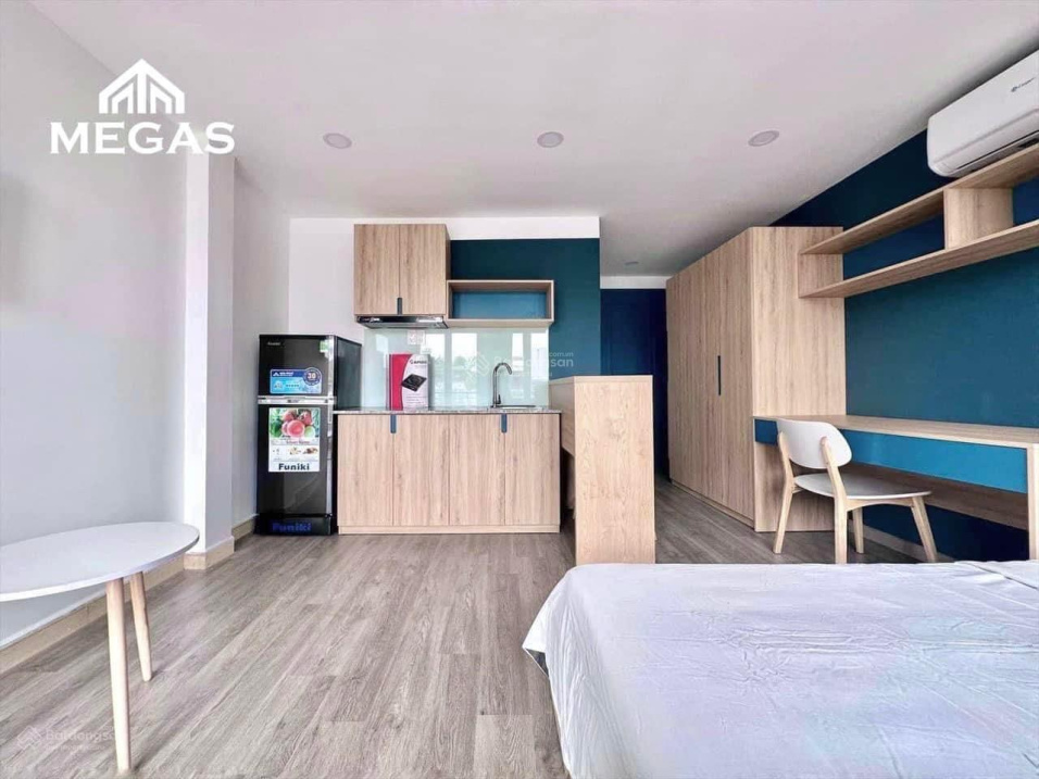 Studio Apartment with Balcony in Q10, Truong Son Street