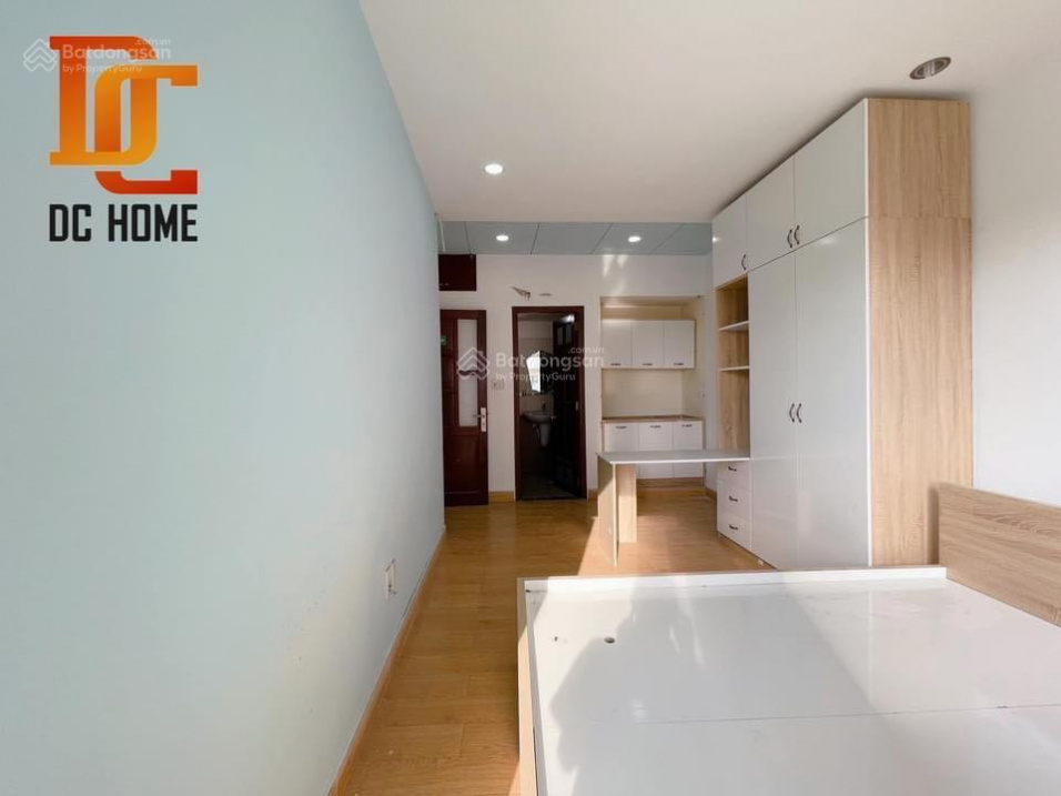 Modern Studio Apartment with Balcony in District 3