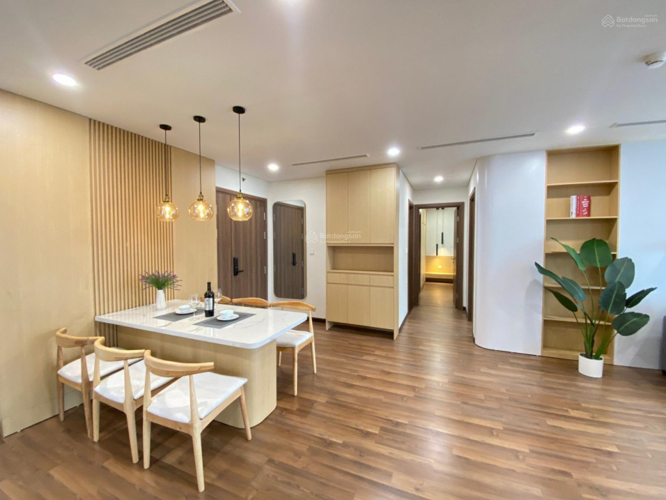 Modern 3-Bedroom Apartment with City Views
