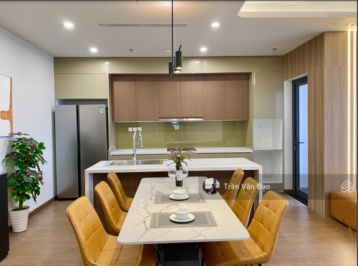 Large 3-Bedroom Apartment with City Views
