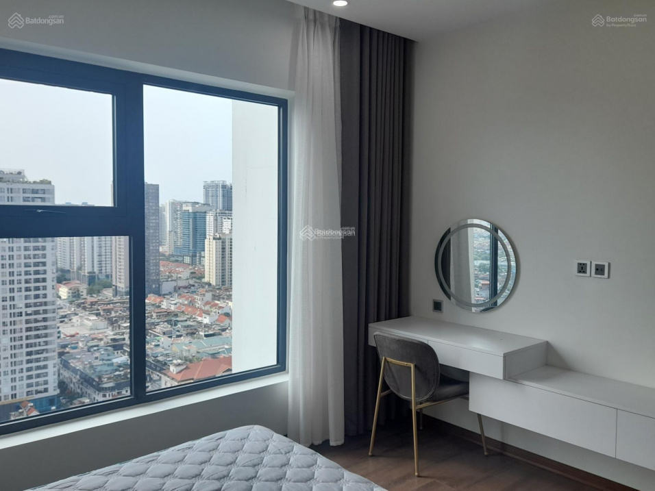 Modern Spacious Corner Apartment with City Views