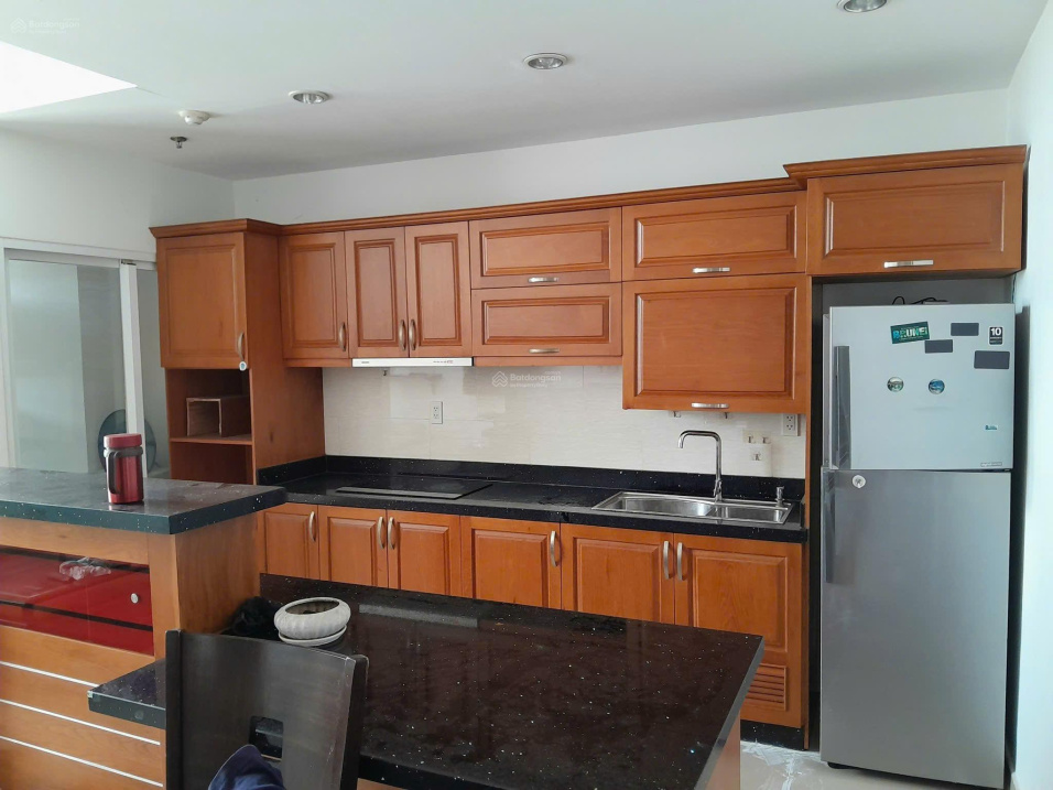 Modern 2-Bed Corner Apartment with Full Furniture