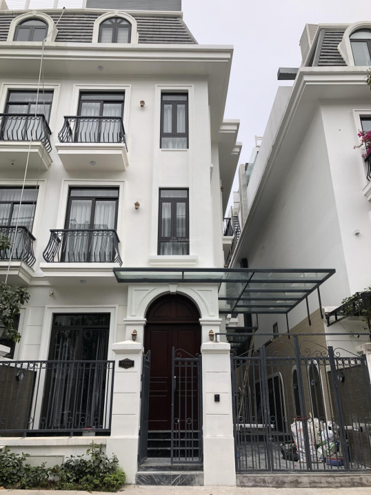 Townhouse in VOV Mễ Trì, near Vinhomes Greenbay, convenient location