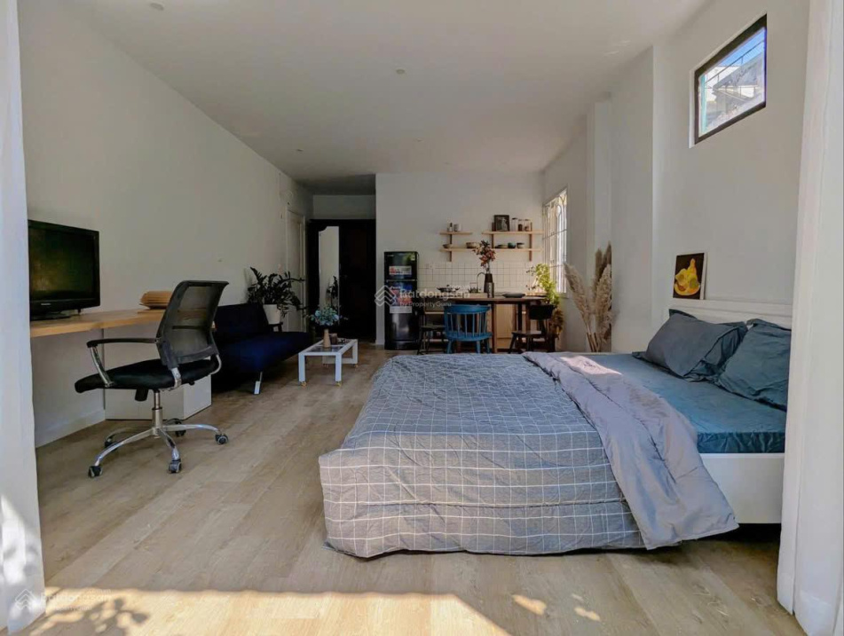 Spacious Studio Apartment with Balcony and Modern Design