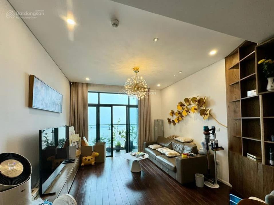Spacious 3-Bedroom Corner Apartment with Modern Design