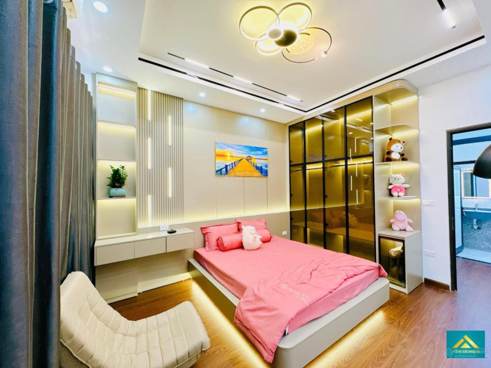 Fully Furnished 1-Bedroom Apartment with Parking