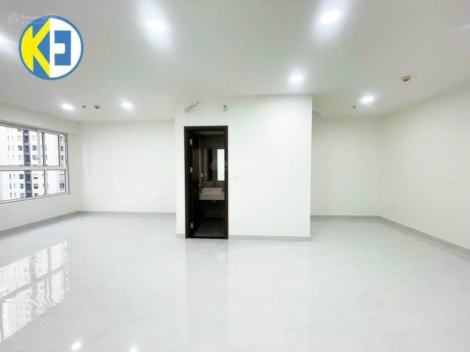 Modern 1-Bedroom Apartment at Sunrise Riverside