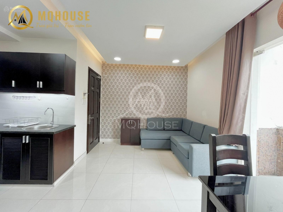 Modern Furnished Studio Near Airport with Park View