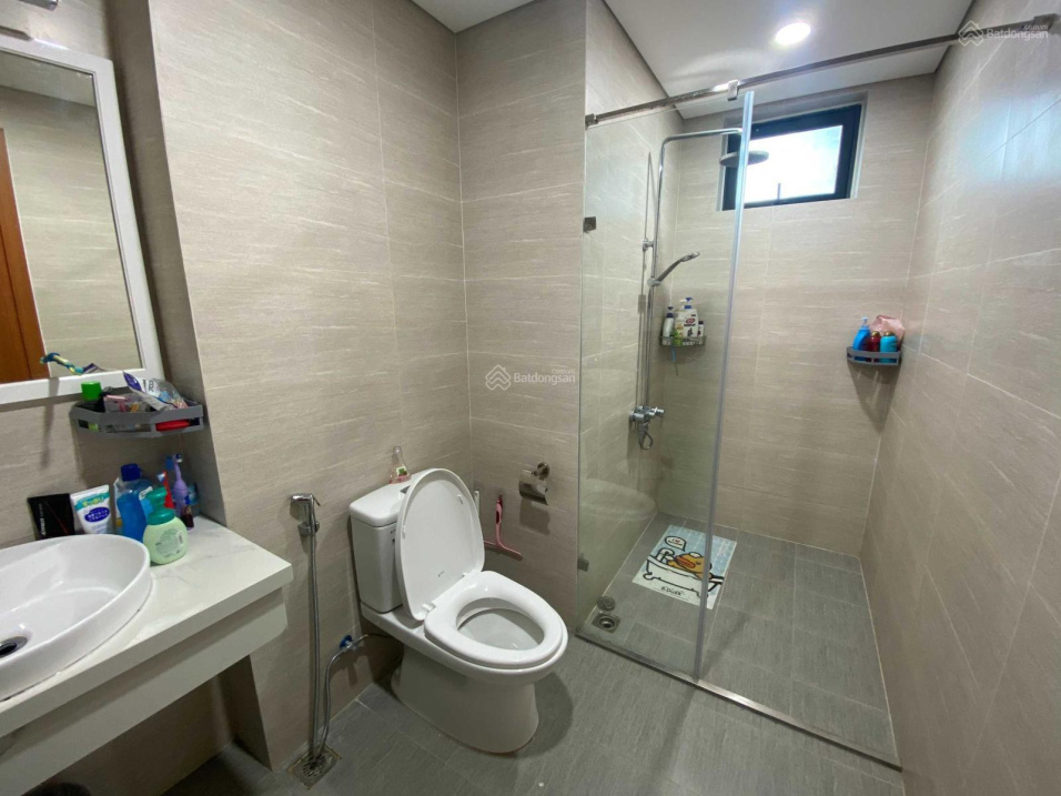 Spacious Goldmark City Apartment with Modern Design