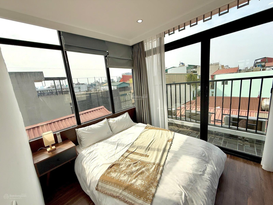 Modern 1-Bedroom Apartment with City View