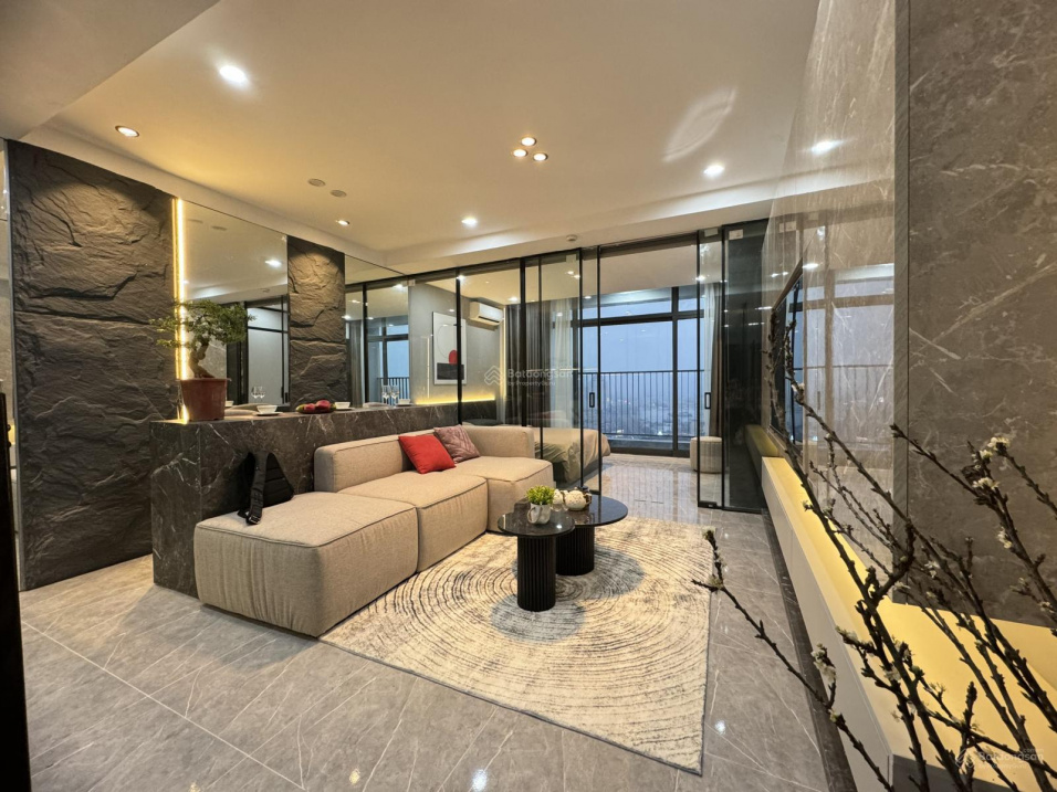 Modern 2-Bed Apartment with City Views