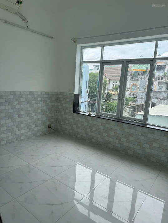 3-Bedroom House in District 8 with Air Conditioning