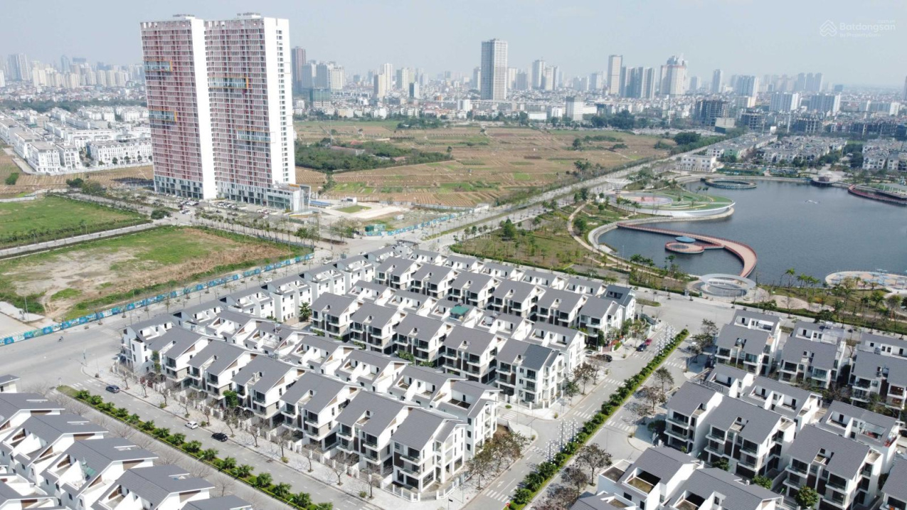 Spacious 3-Story Townhouse Development with Waterfront