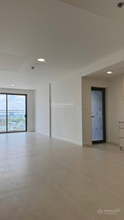 Urban Green luxury apartment for rent, green living in the heart of the city price 10.5 million 2BR contact: 0886 277 ***