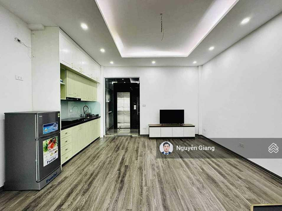 Modern Furnished Apartment with Lake View