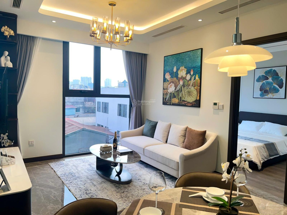 Modern 2-Bed Apartment with City Views