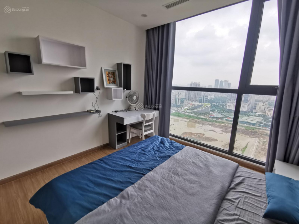 Luxury 4-Bedroom Apartment with Lake View