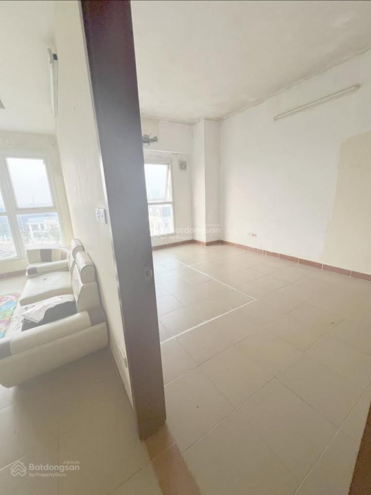 Spacious 3-Bedroom Apartment with Two Loggias