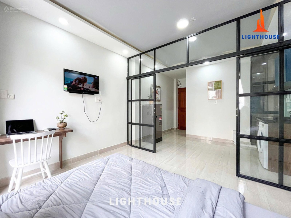 Modern Studio Apartment with Full Amenities