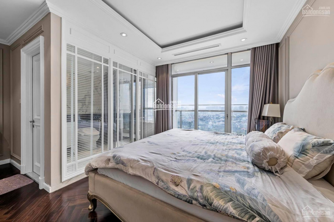 Modern Studio Apartment with Designer Interior