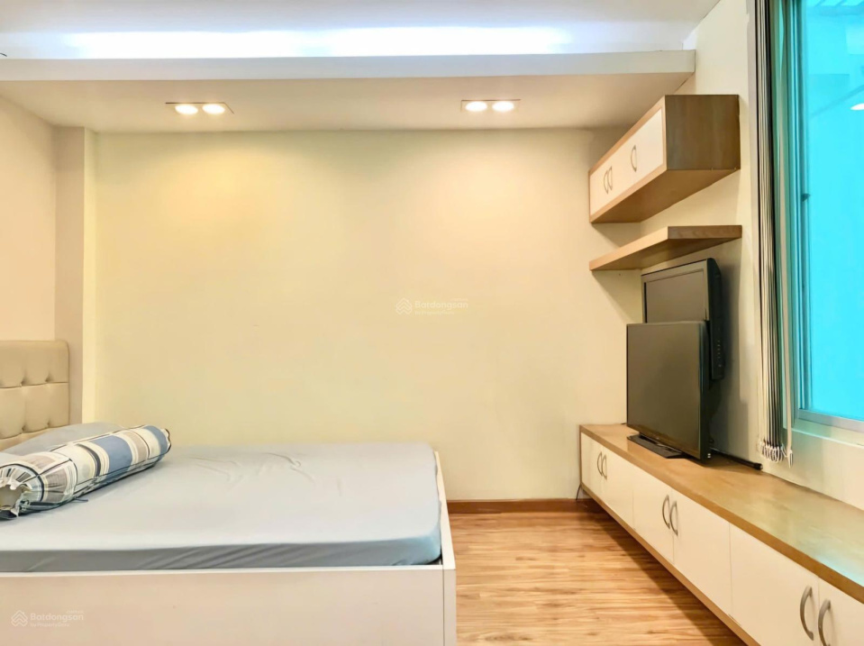 Spacious Studio with Kitchen in District 1