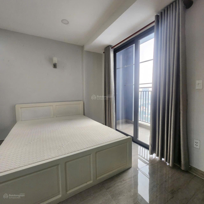Modern 48m² Apartment with Balcony View