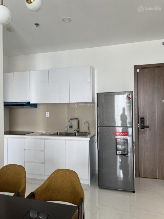 2-Bedroom Apartment with City and River Views