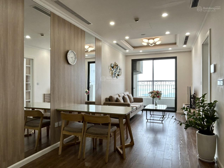 Modern 2-Bedroom Apartment in Sunshine Riverside