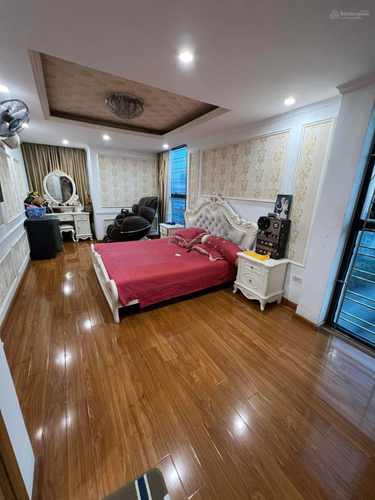 Modern 95m² Apartment with 3 Bedrooms in Hanoi